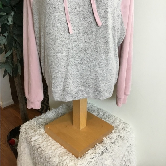 JUNIORS XL Pink Republic hooded sweatshirt - Picture 2 of 16